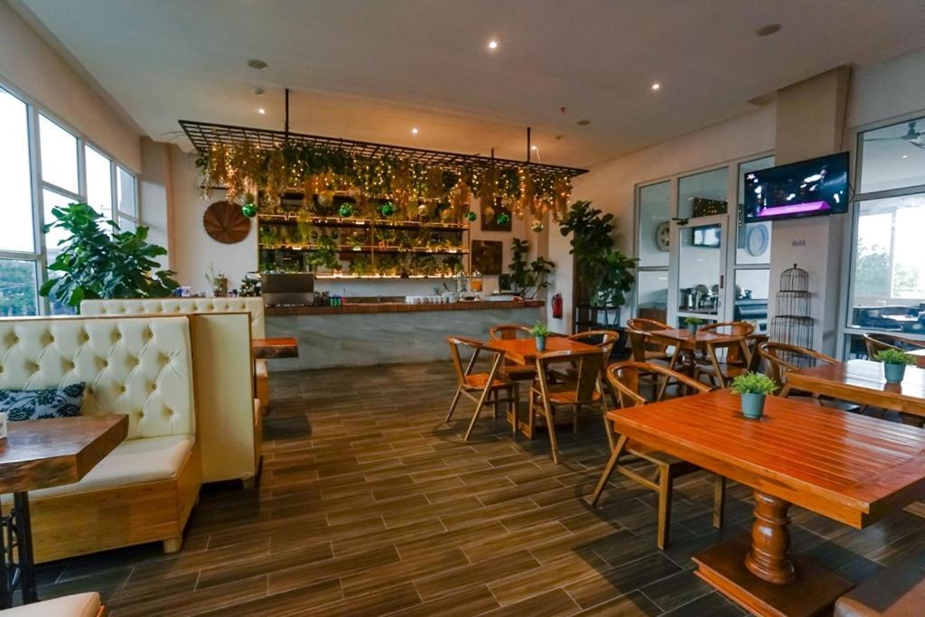 Deli Hotel Medan Luaran gambar
